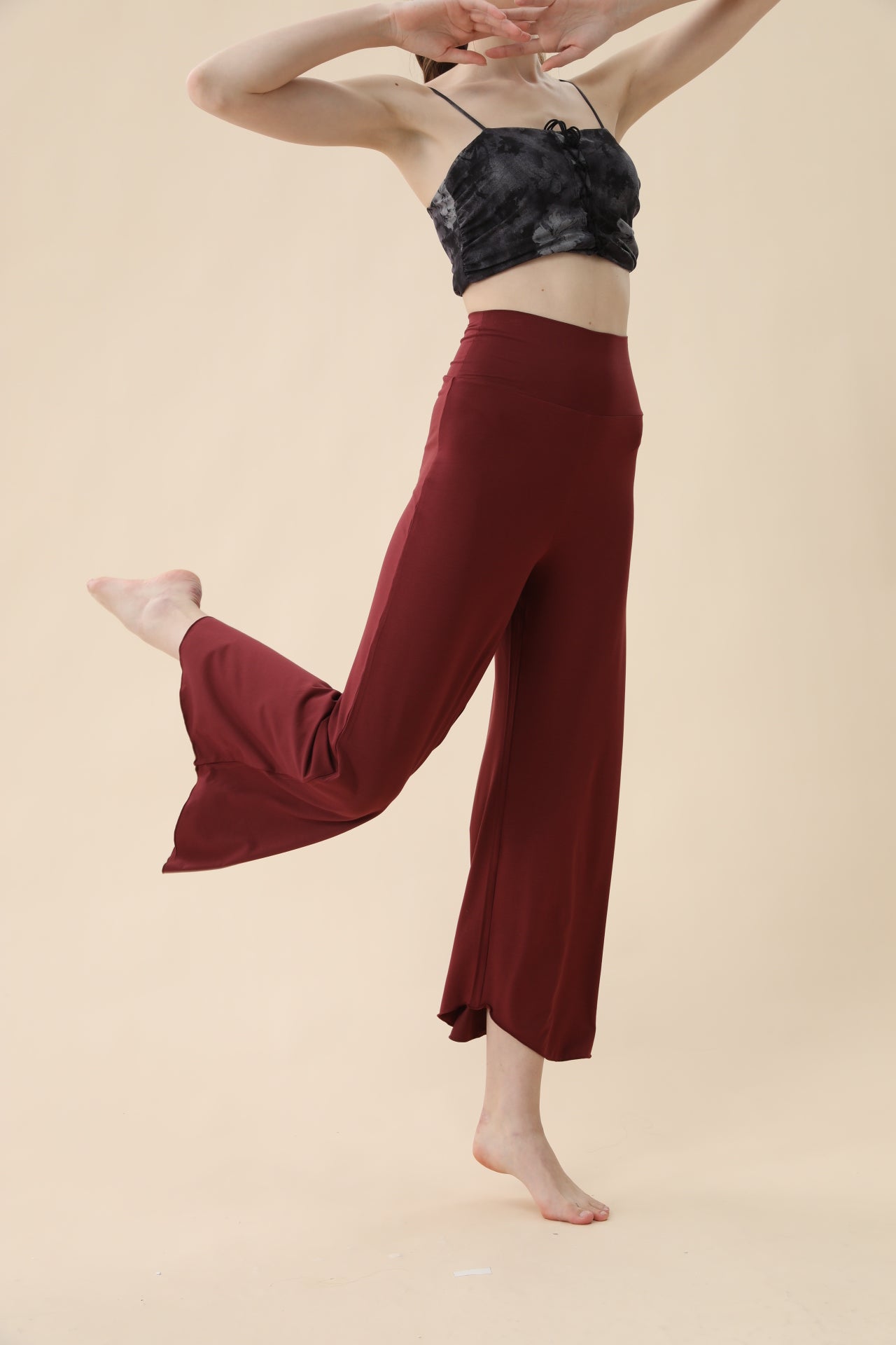 Pantalón deportivo mujer wide leg rojo lateral - Fieder
