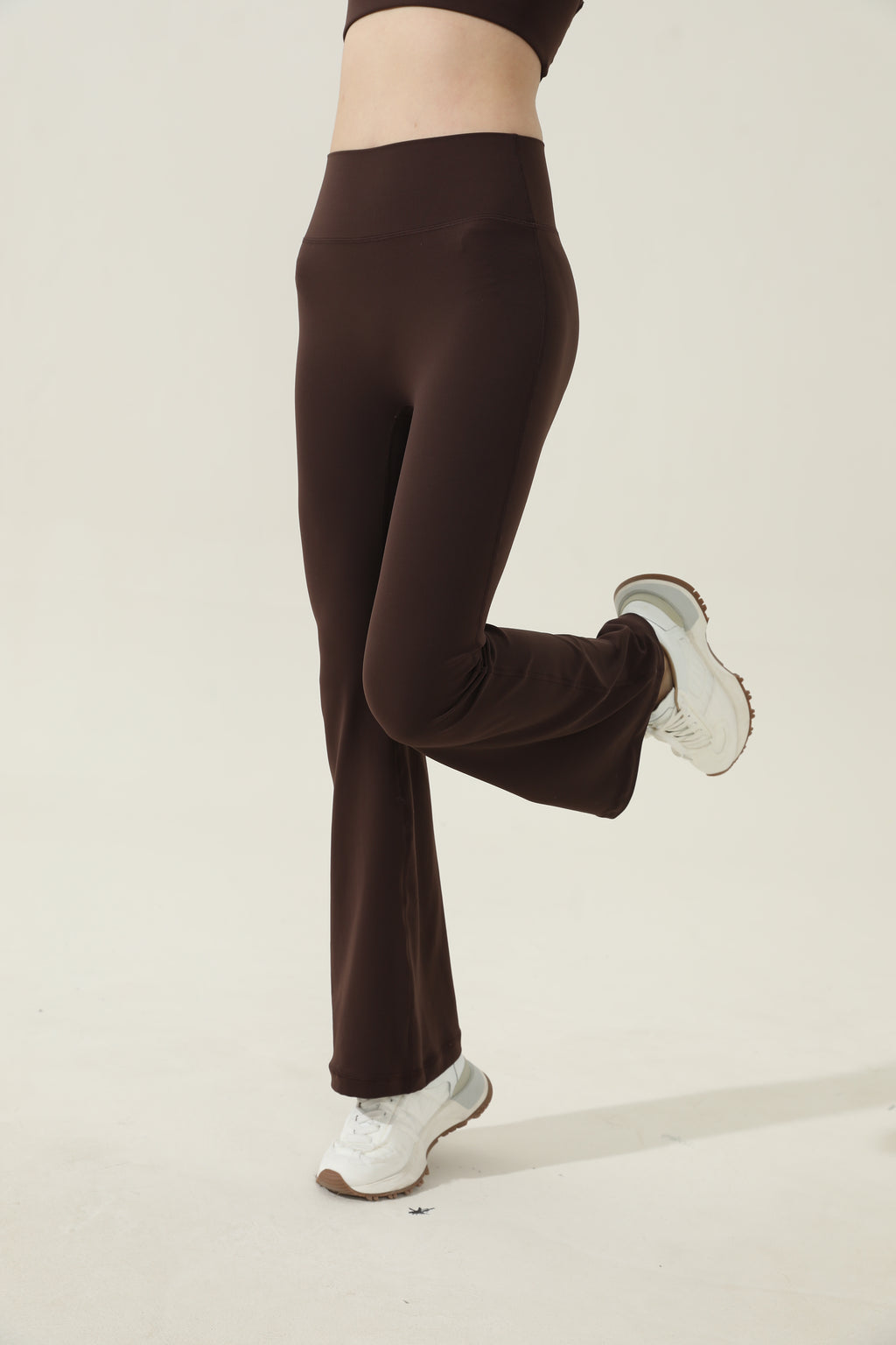 Pantalones de cintura alta acampanados - Ajuste ceñido, elástico y sin restricciones, ideales para yoga y uso diario.