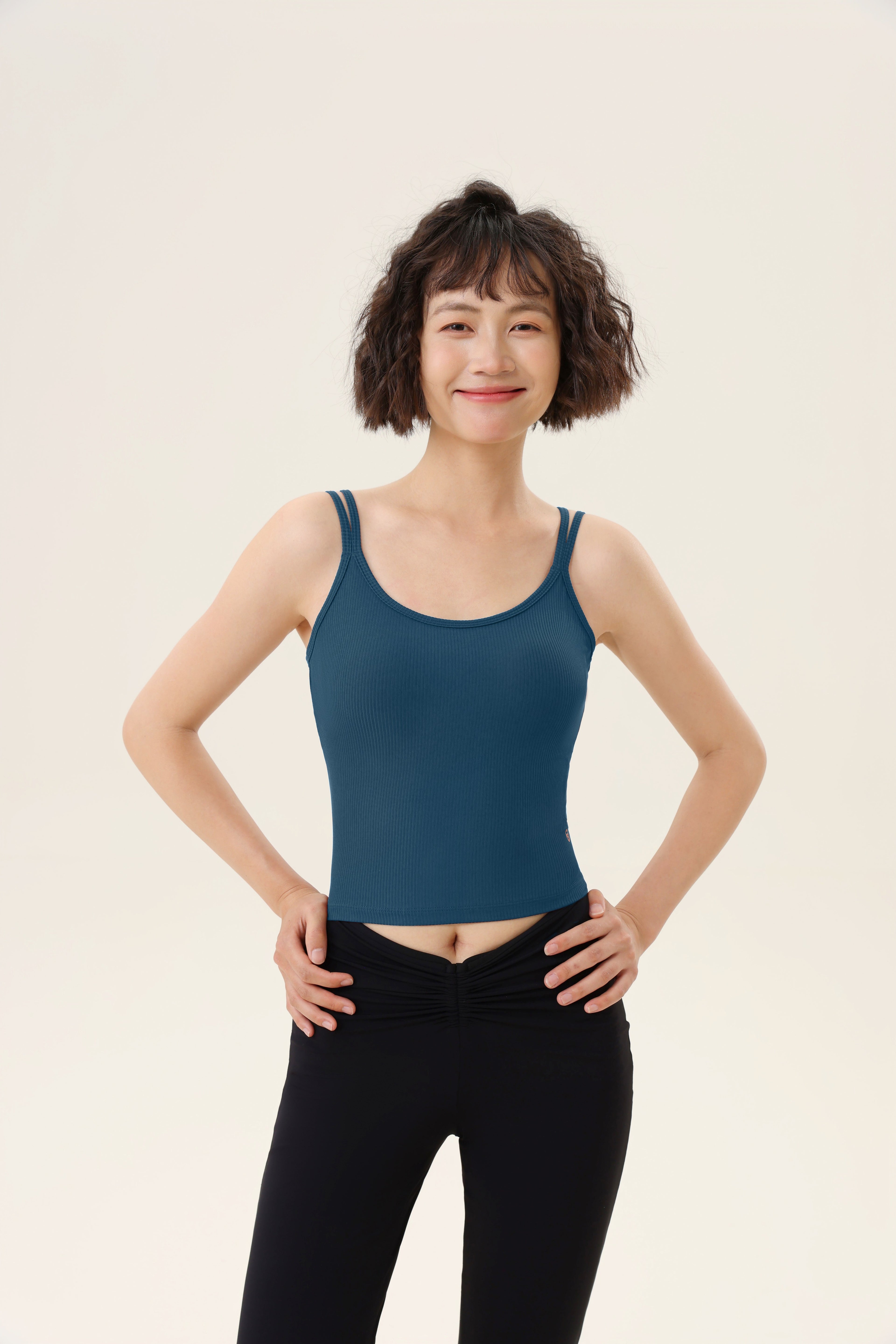 Camiseta deportiva LeFeng - Diseño sencillo y ajustado, tirantes finos que realzan la figura, ideal para yoga, uso diario y actividades ligeras.