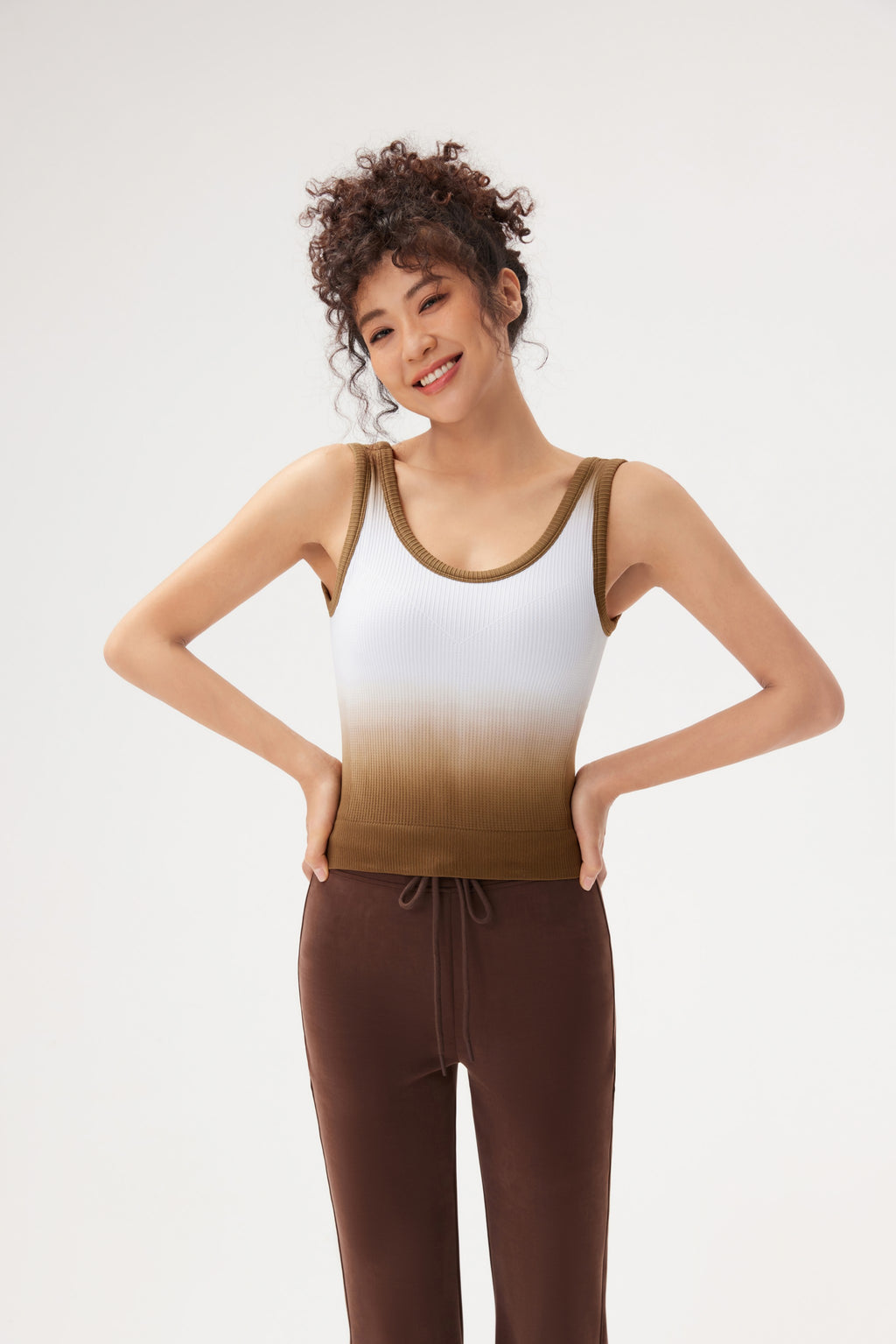 Top deportivo degradado espalda U libre sin costuras textura 3D Fieder - Dorado