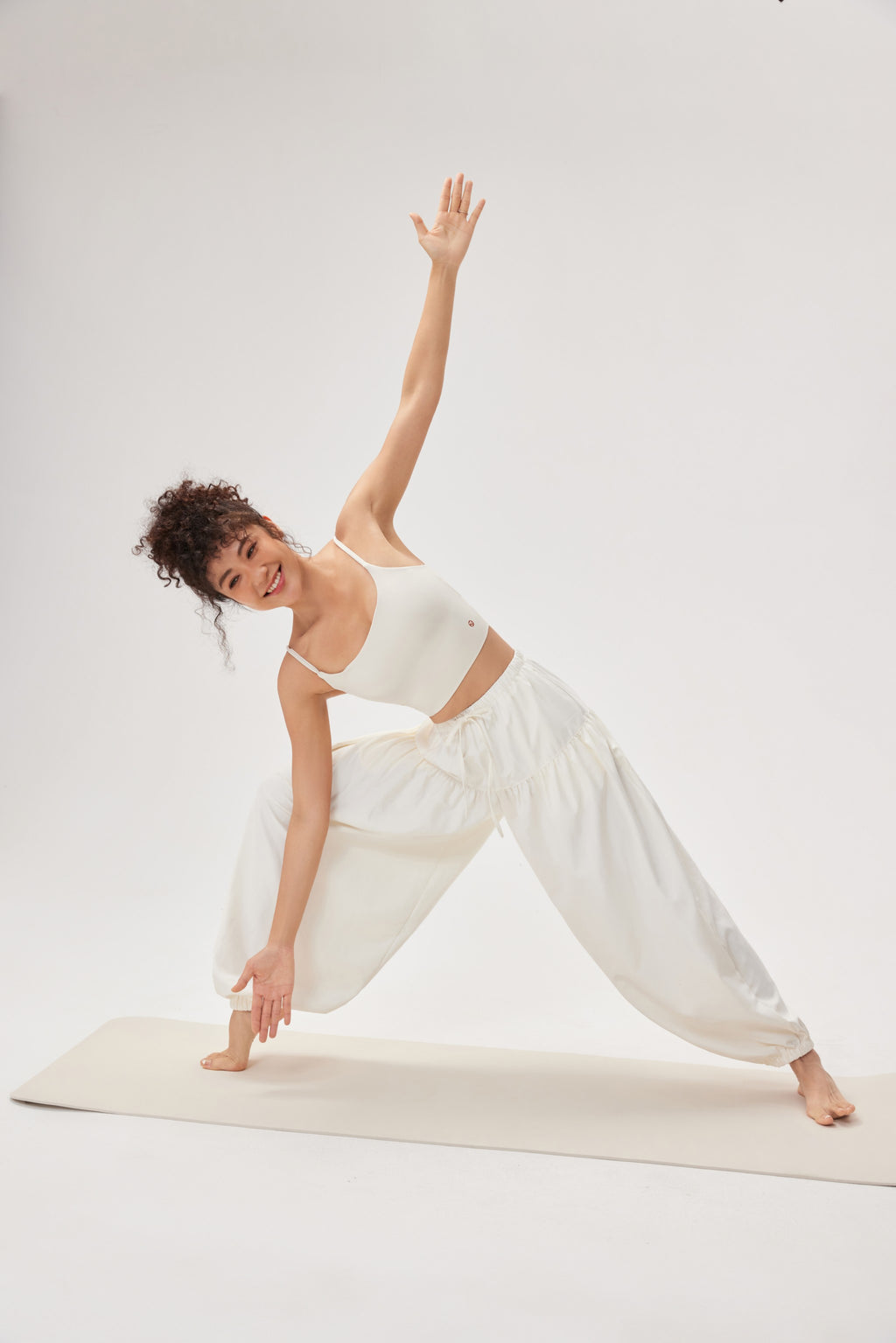 Top deportivo mujer tirantes finos blanco yoga - Fieder