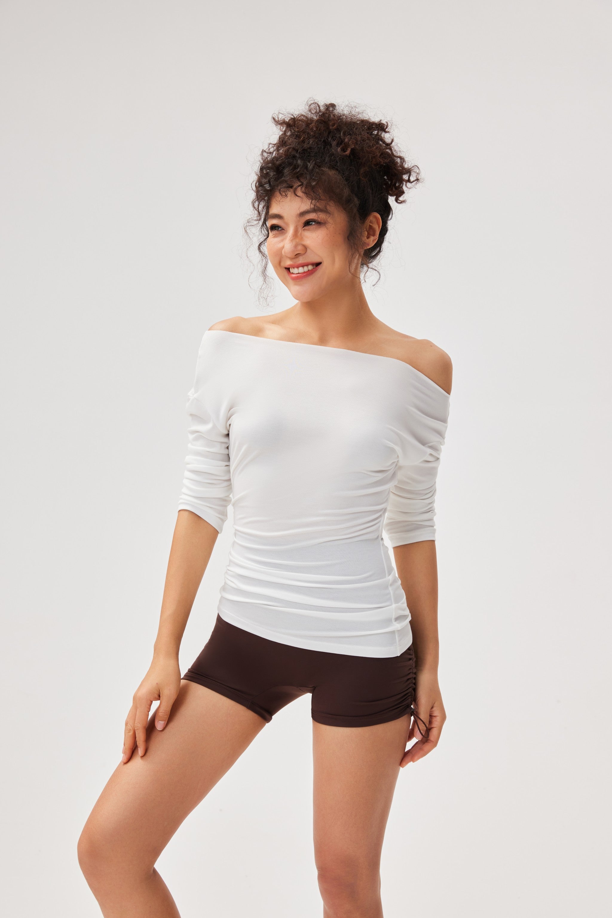 Top de Yoga de Manga Larga con Hombros Descubiertos y Fruncido Lateral