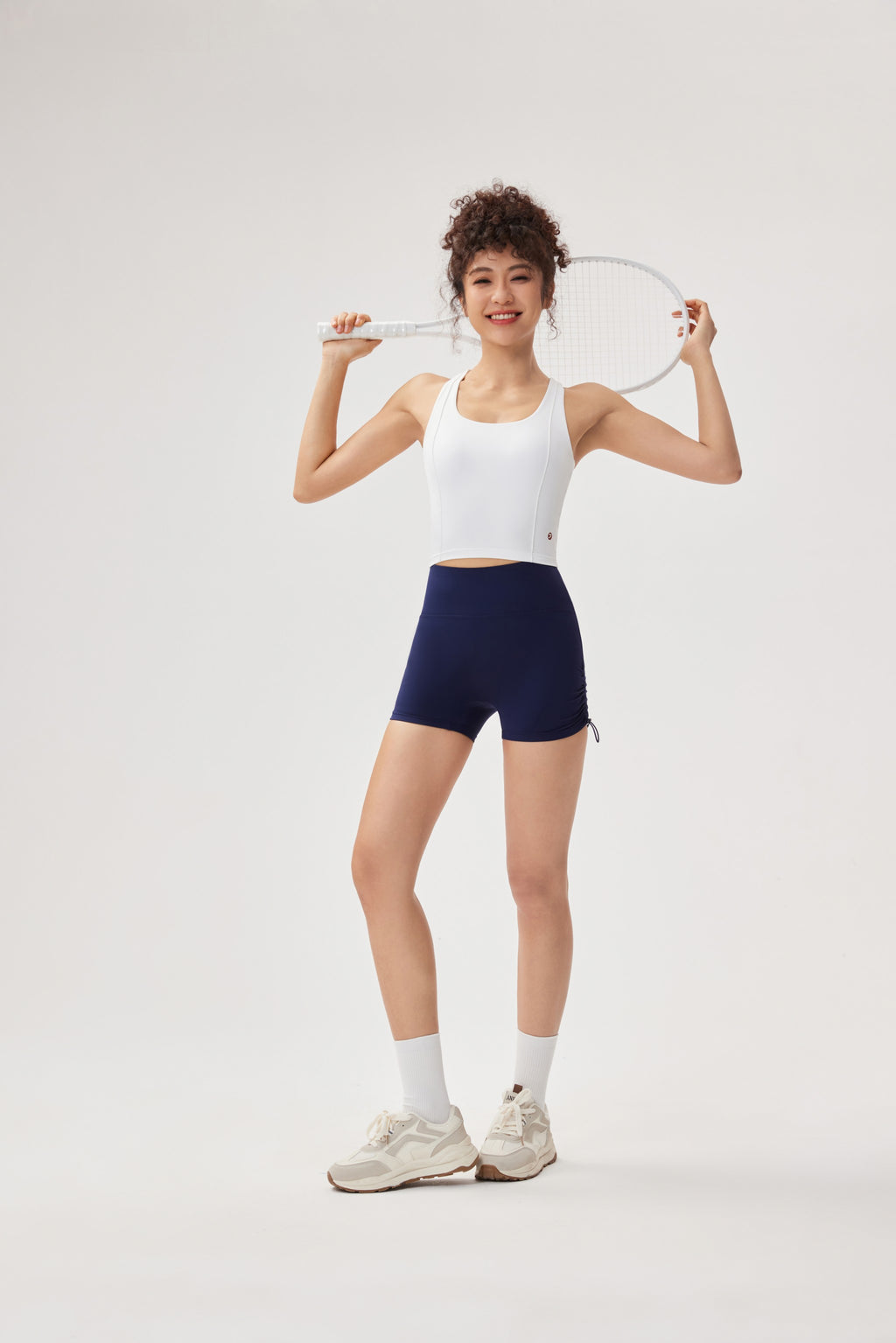 Top deportivo mujer espalda cruzada blanco outfit - Fieder