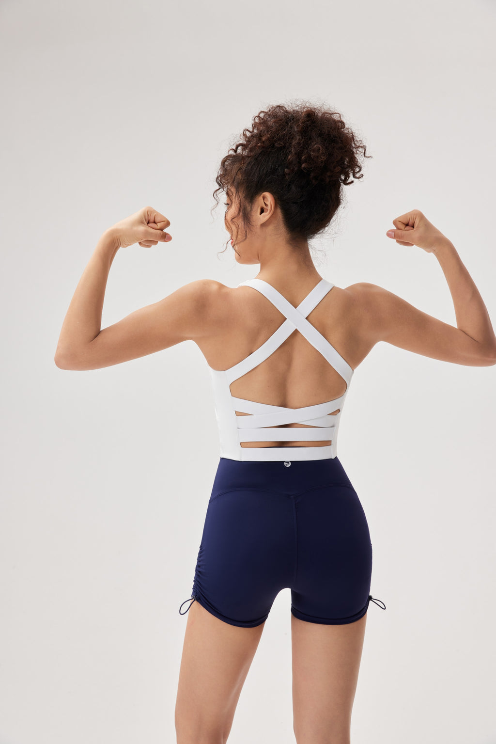 Top deportivo mujer espalda cruzada aberturas blanco - Fieder