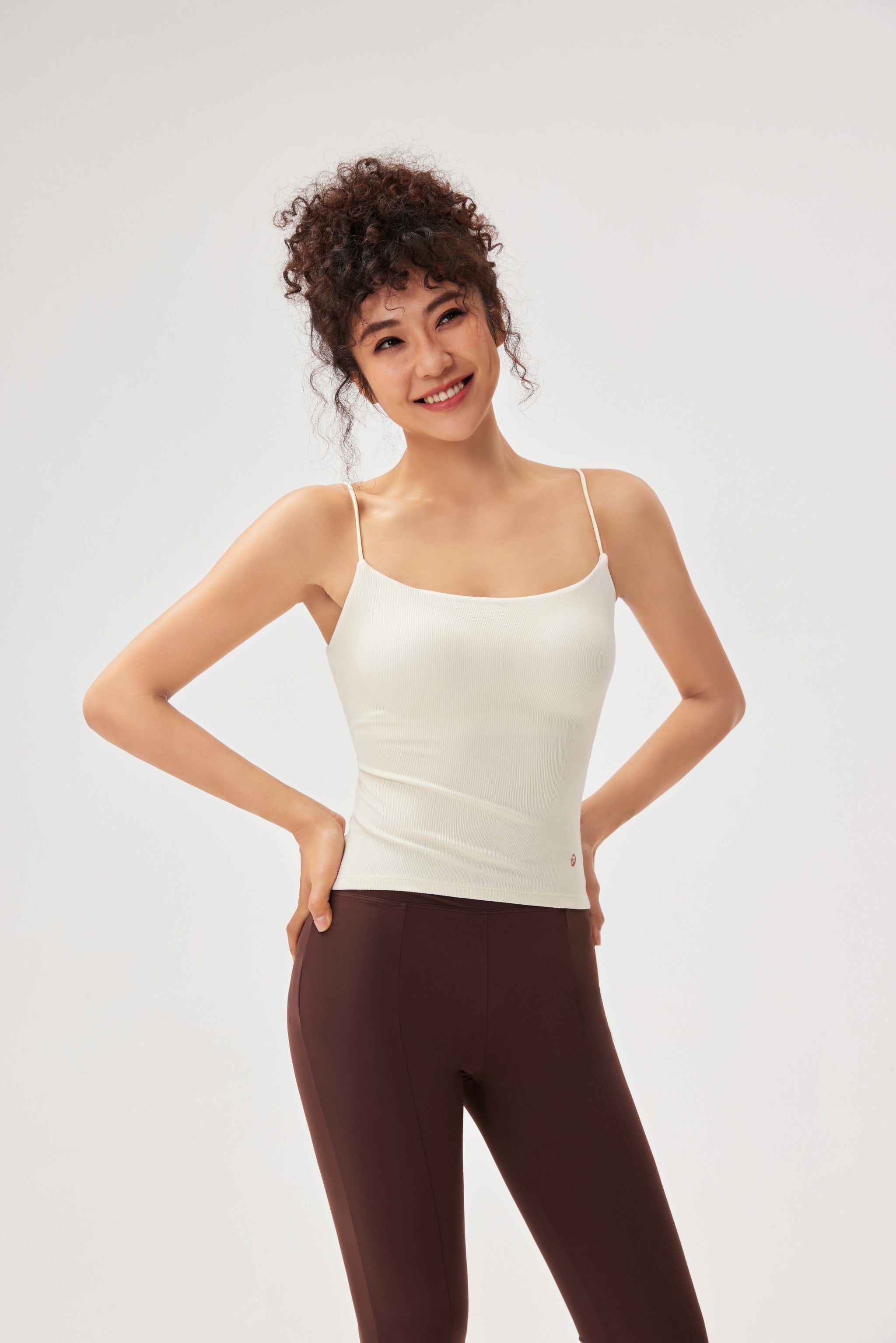 Top de Yoga de Tirantes Finos con Espalda Estilizada