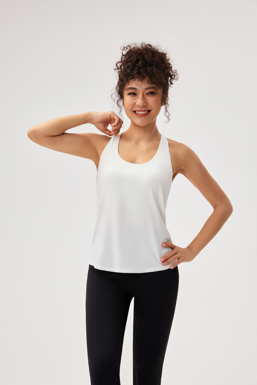 Top yoga escote U espalda descubierta cruzada Fieder - Blanco vista frontal