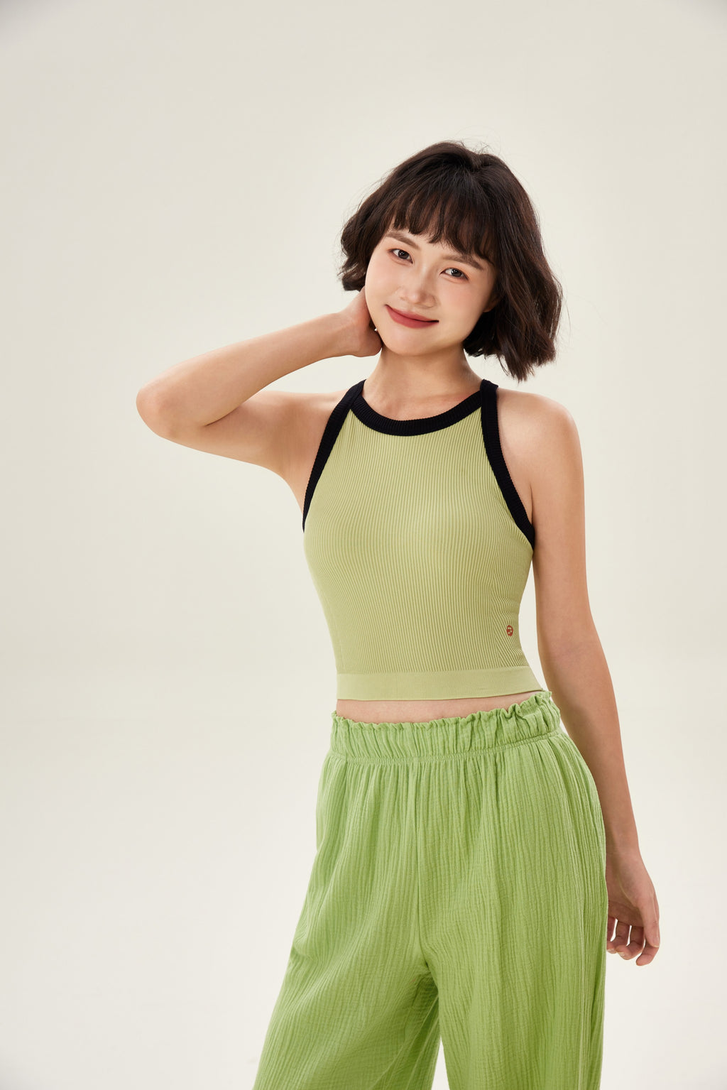 Top corto deportivo cuello halter canalé alta elasticidad Fieder - Verde pálido