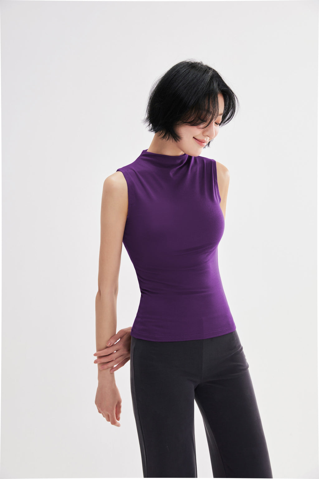 Top mujer cuello alto sin mangas púrpura lateral - Fieder