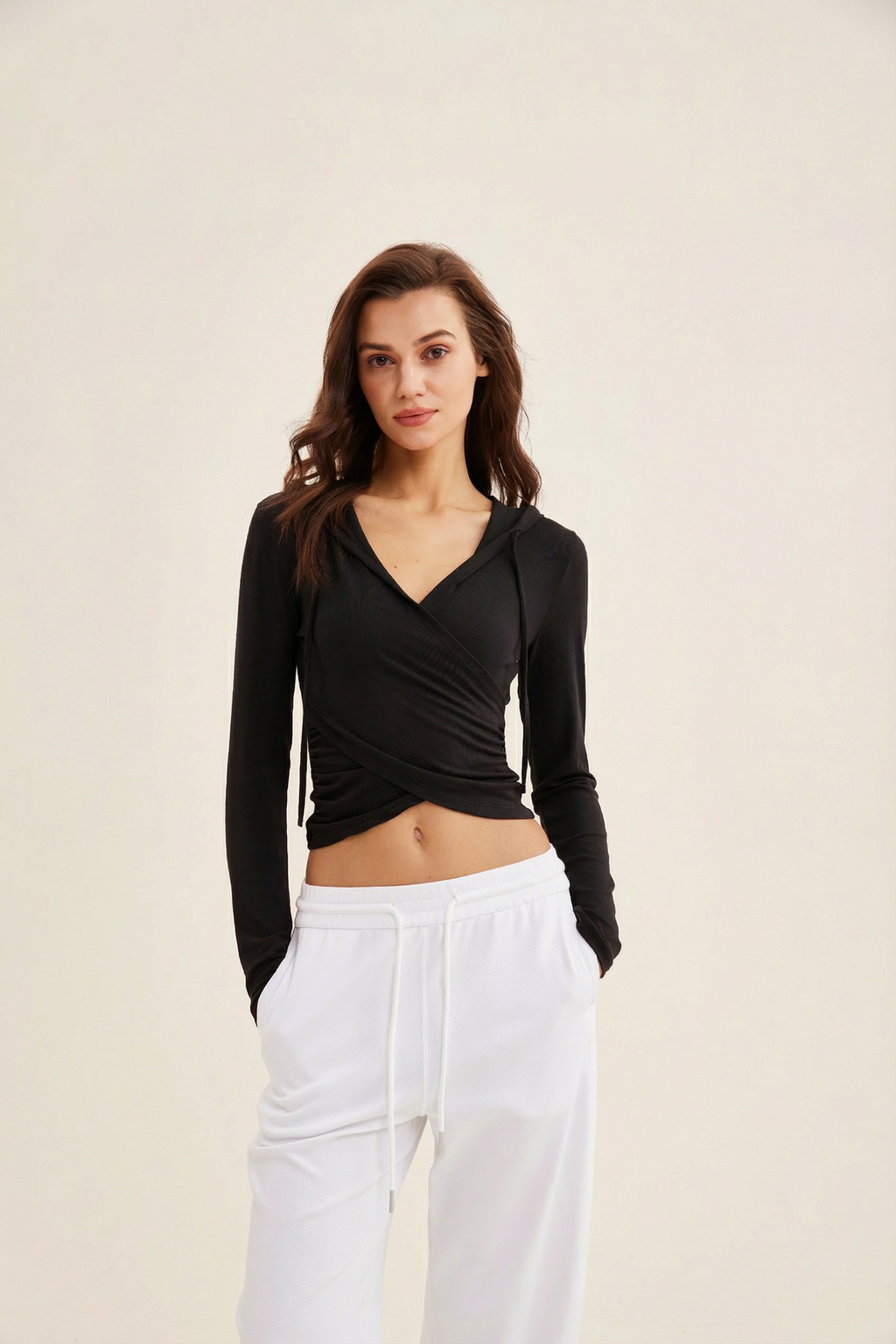 Camiseta de manga larga Moonlight con diseño envolvente - Cordón lateral ajustable, escote en V moderno, comodidad y estilo para yoga y momentos casuales.