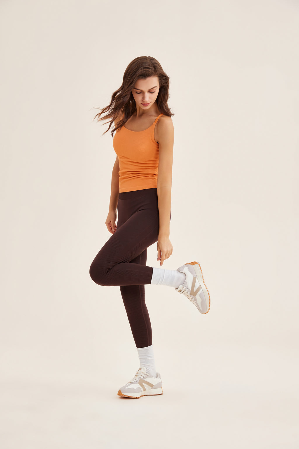 Top deportivo tirantes ajustables textura 3D relieve Fieder - Naranja detalle